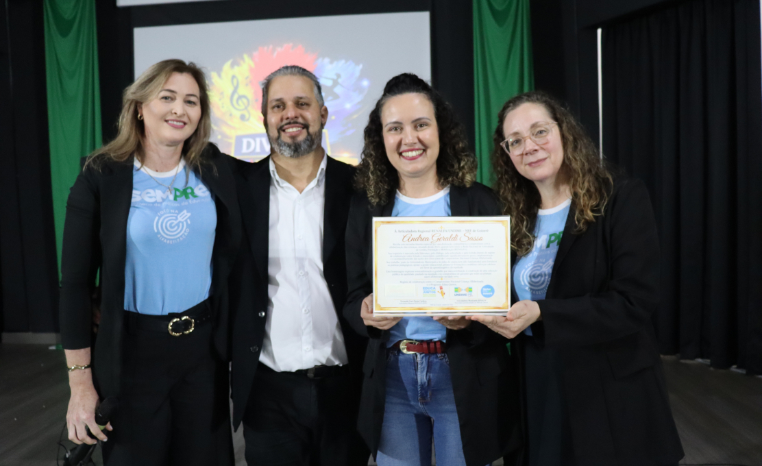 Professoras de Mariluz compartilham práticas pedagógicas em seminário regional de educação