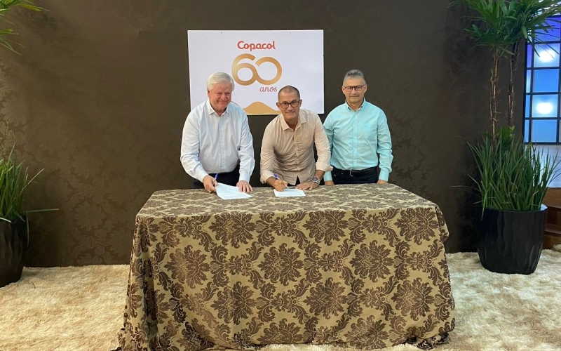 Assinatura dos termos de cooperação entre o município de Mariluz e a empresa Copacol