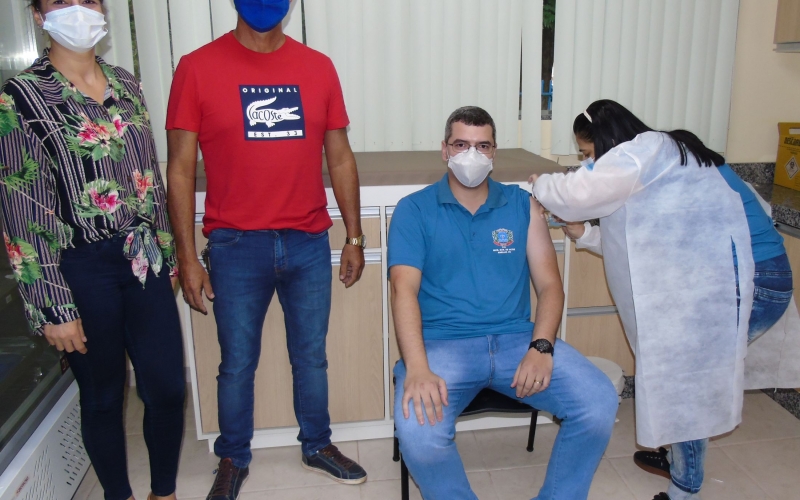  Mariluz começou a Imunização de Profissionais da Saúde que combatem o Corona Vírus na linha de frente 