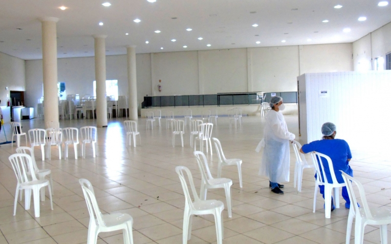 Secretaria Municipal de Saúde, montou ambulatório no Salão Paroquial por falta de leitos para a COVID-19, na região