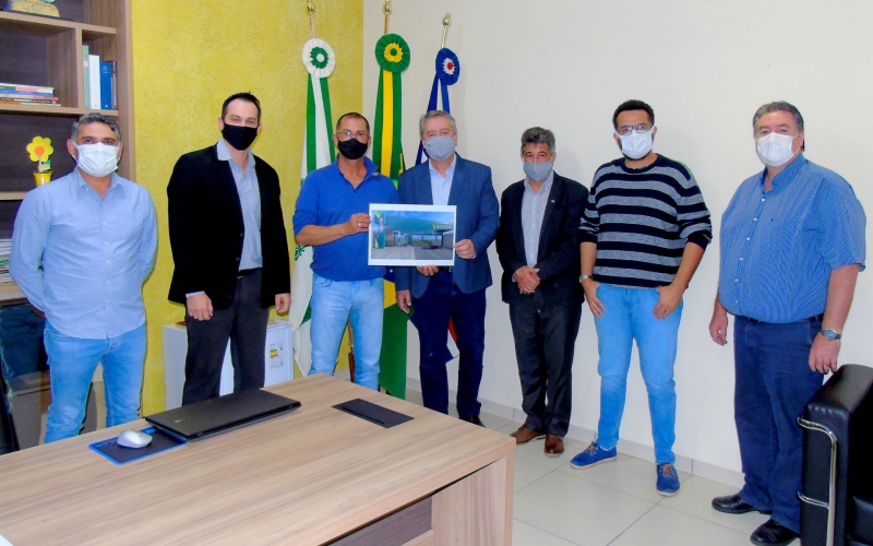 Diretores do Sicoob Arenito apresentaram o projeto de construção da nova agência Sicoob local ao Prefeito Paulinho Alves