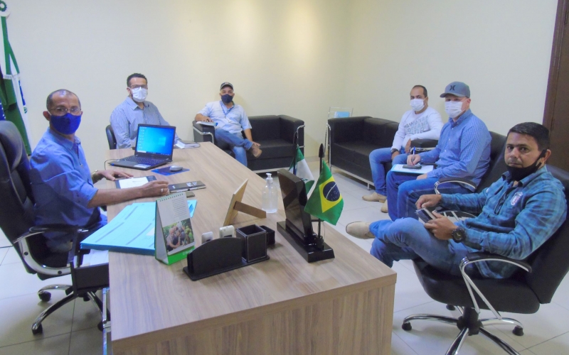 Prefeito Paulinho Alves, realizou uma reunião no gabinete com para definir destinação de recursos na área rural