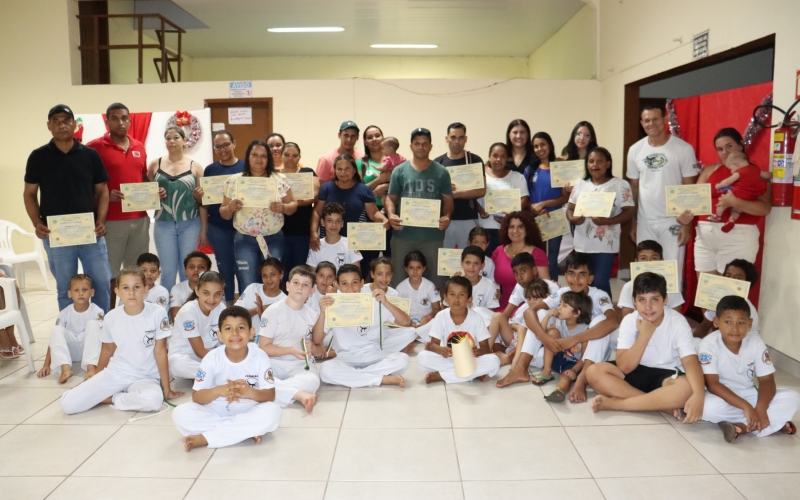alunos do Serviço de Convivência de Mariluz receberam certificados de participação em seus cursos