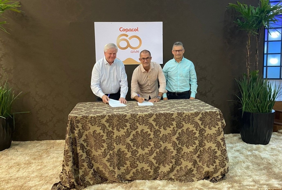 Assinatura dos termos de cooperação entre o município de Mariluz e a empresa Copacol