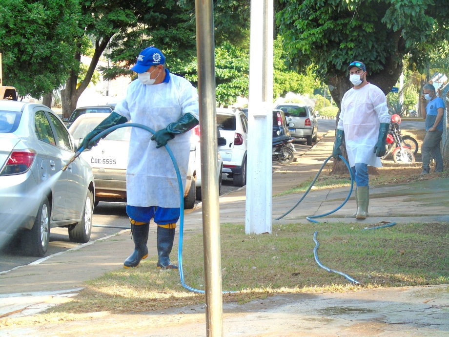 Município de Mariluz, realizou sanitização de calçadas em unidades de Saúde e no Paço Municipal