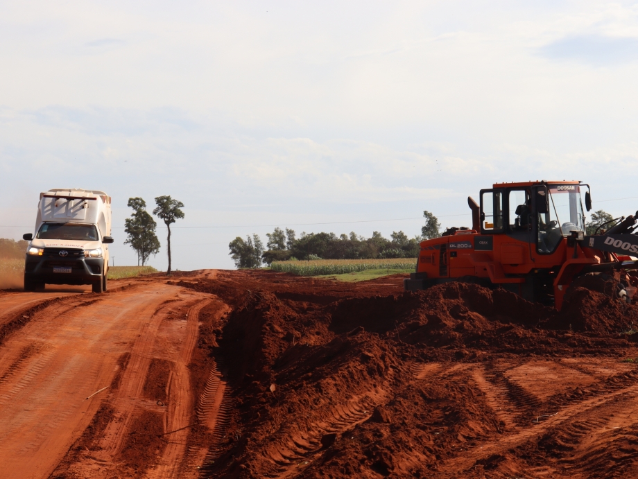 Estrada mestre do Assentamento Nossa Aparecida está passando por melhorias e adequação