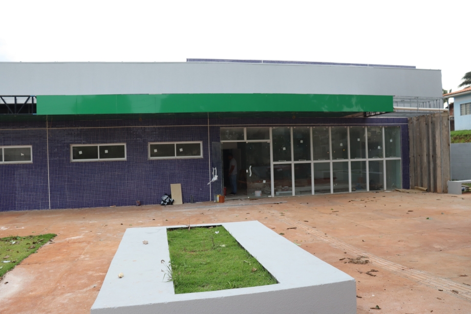 Prefeito e Secretária de Saúde acompanham andamento das obras da Unidade Mista de Saúde de Mariluz