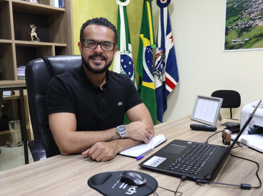 O Prefeito Interino Fernando Santos, já está atendendo no gabinete municipal a população marilunzense