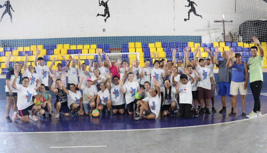 Mariluz e Cruzeiro do Oeste, promoveram um amistoso com idosos 60+ na modalidade vôlei câmbio