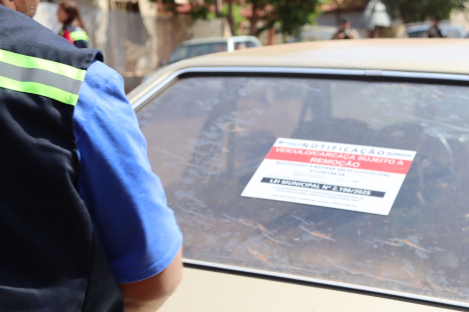 A Prefeitura de Mariluz inicia ação firme contra veículos abandonados nas vias públicas
