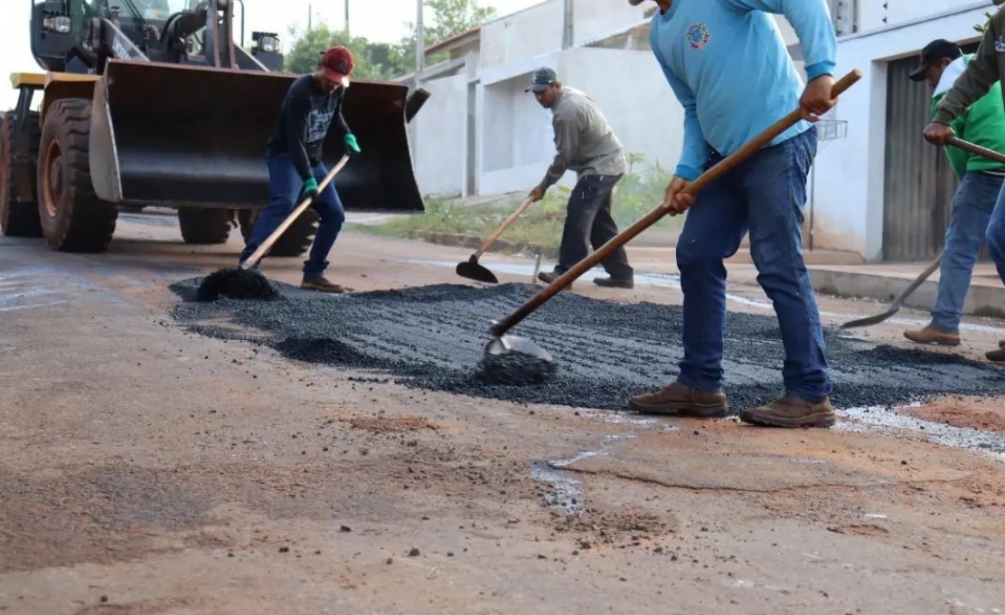 A Prefeitura de Mariluz está executando a Operação Tapa Buracos em ruas e avenidas de nossa c...
