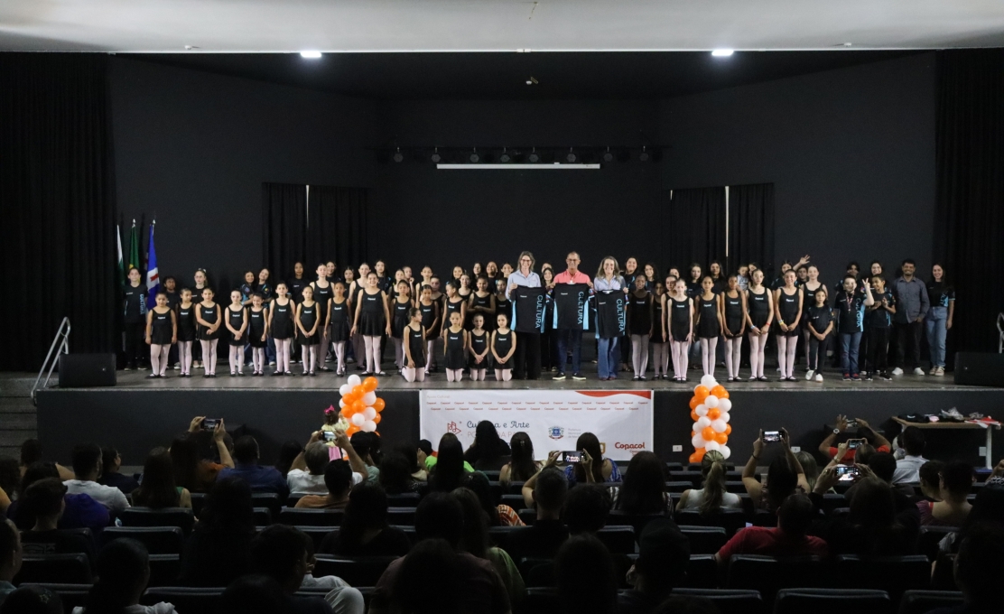 Mariluz celebra avanços no Projeto Cultura e Arte por Toda Parte com entrega de novos instrumen...