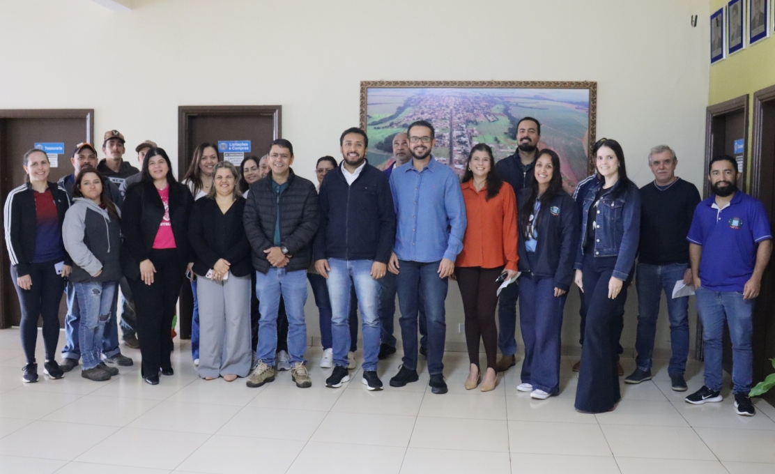 Prefeito em Exercício Fernando Santos recebe Deputado Estadual Adriano José em agenda oficial ...