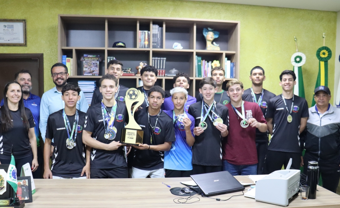Handebol masculino de Mariluz brilhou nas quadras e conquistou o título da Copa Oeste de Handeb...