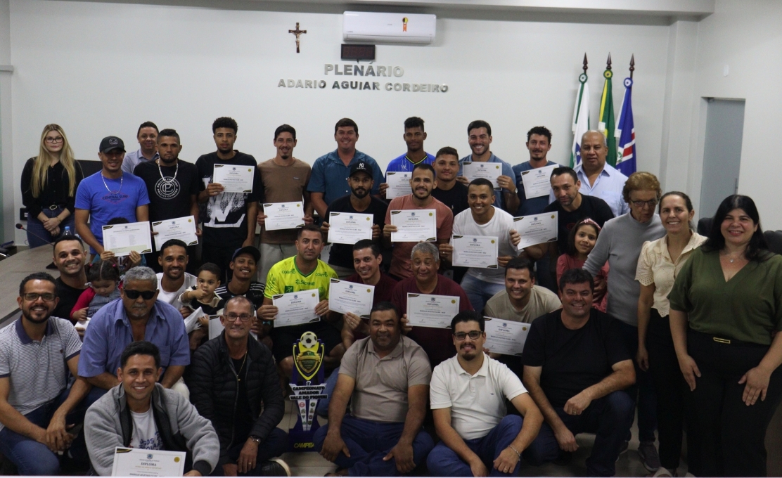 Câmara de Mariluz homenageia atletas e comissão técnica do Mariluz Atlético Clube