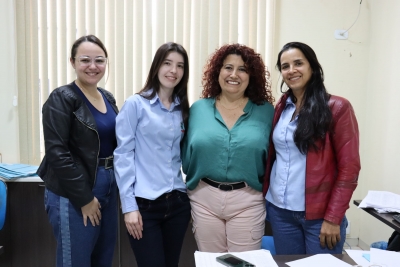 Prefeita Interina Cristina Alves, visitou servidores em seus respectivos departamentos no Paço Municipal