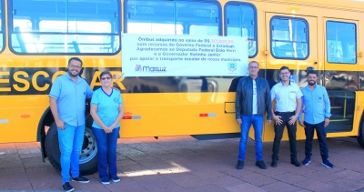 Secretaria Municipal de Educação recebeu um ônibus com capacidade para 59 passageiros, traçado e com acessibilidade 