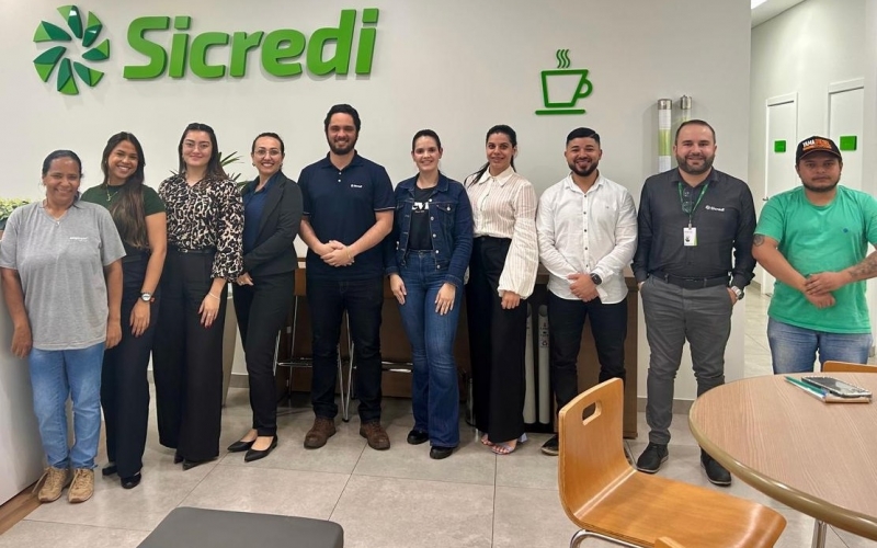 Em homenagem ao Dia Mundial do Meio Ambiente cooperativa Sicredi de Mariluz e Secretaria Municipal de Agricultura e Meio