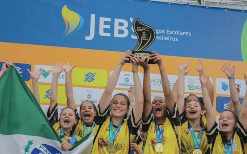 Prefeito Paulinho Alves parabenizou as atletas de Handebol do Colégio Estadual Dom Bosco que foram campeãs no JEBS 2022