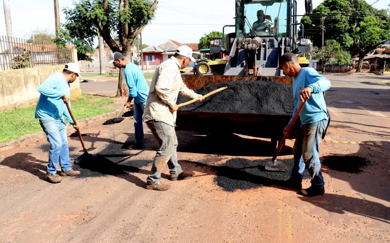 Prefeitura de Mariluz e Secretaria Municipal de Obras e Viação estão realizando Tapa Buracos em ruas e avenidas 
