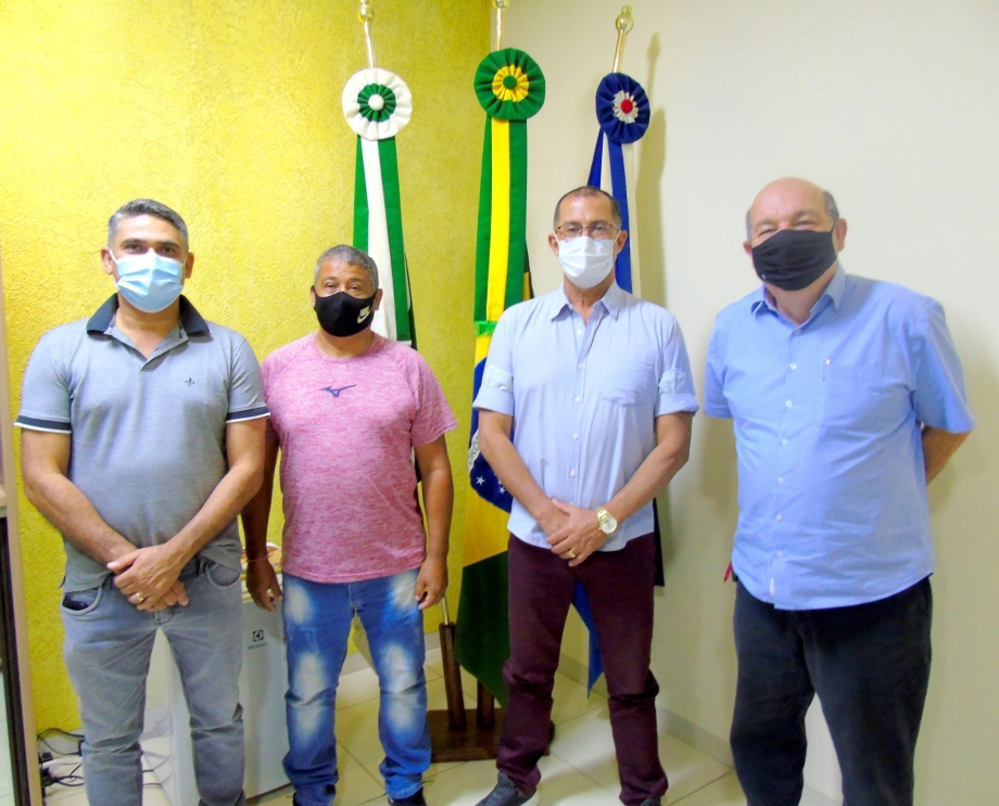 Prefeito Paulinho Alves, recebeu no gabinete a visita do Coordenador Regional do Paraná Turismo