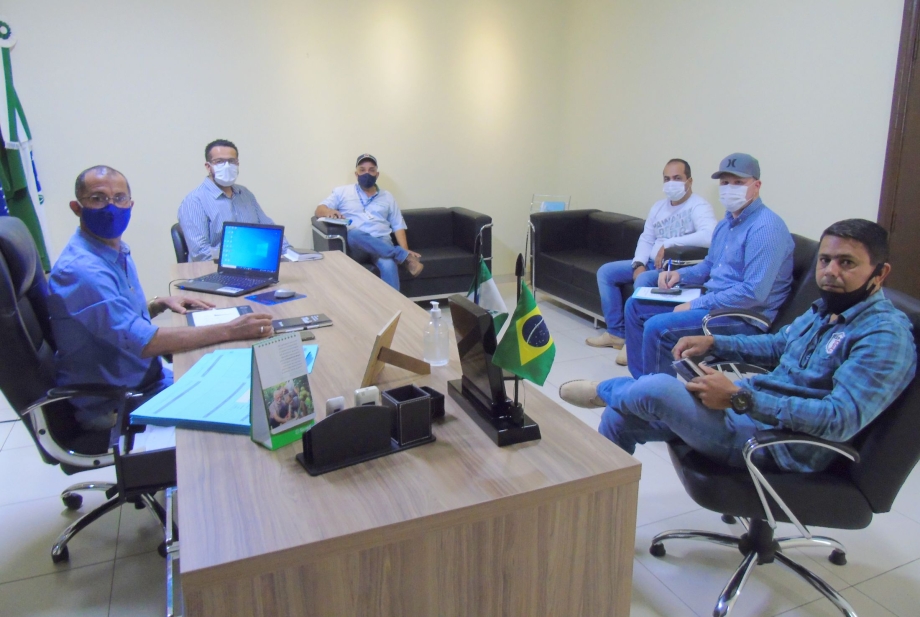 Prefeito Paulinho Alves, realizou uma reunião no gabinete com para definir destinação de recursos na área rural