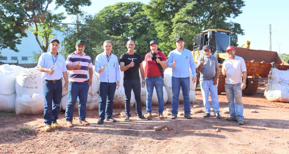 Distribuição de calcário aos produtores rurais de Mariluz