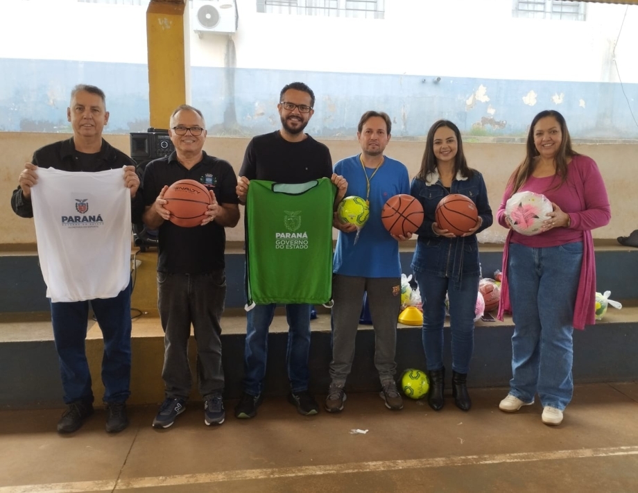 Escola Municipal Cívico-Militar Manoel Ribas recebe kits esportivos para fortalecer atividades físicas e integração entr